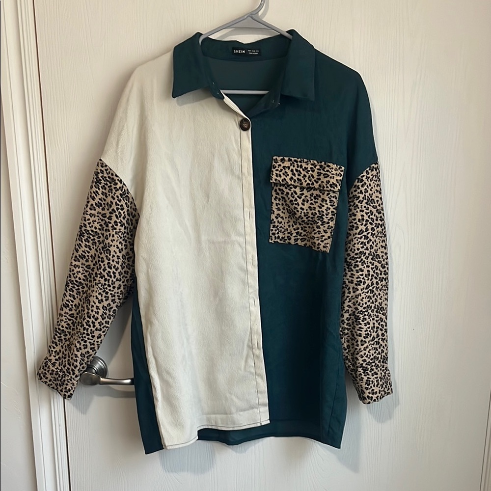 Two-Tone Shirt with Leopard Print Sleeves